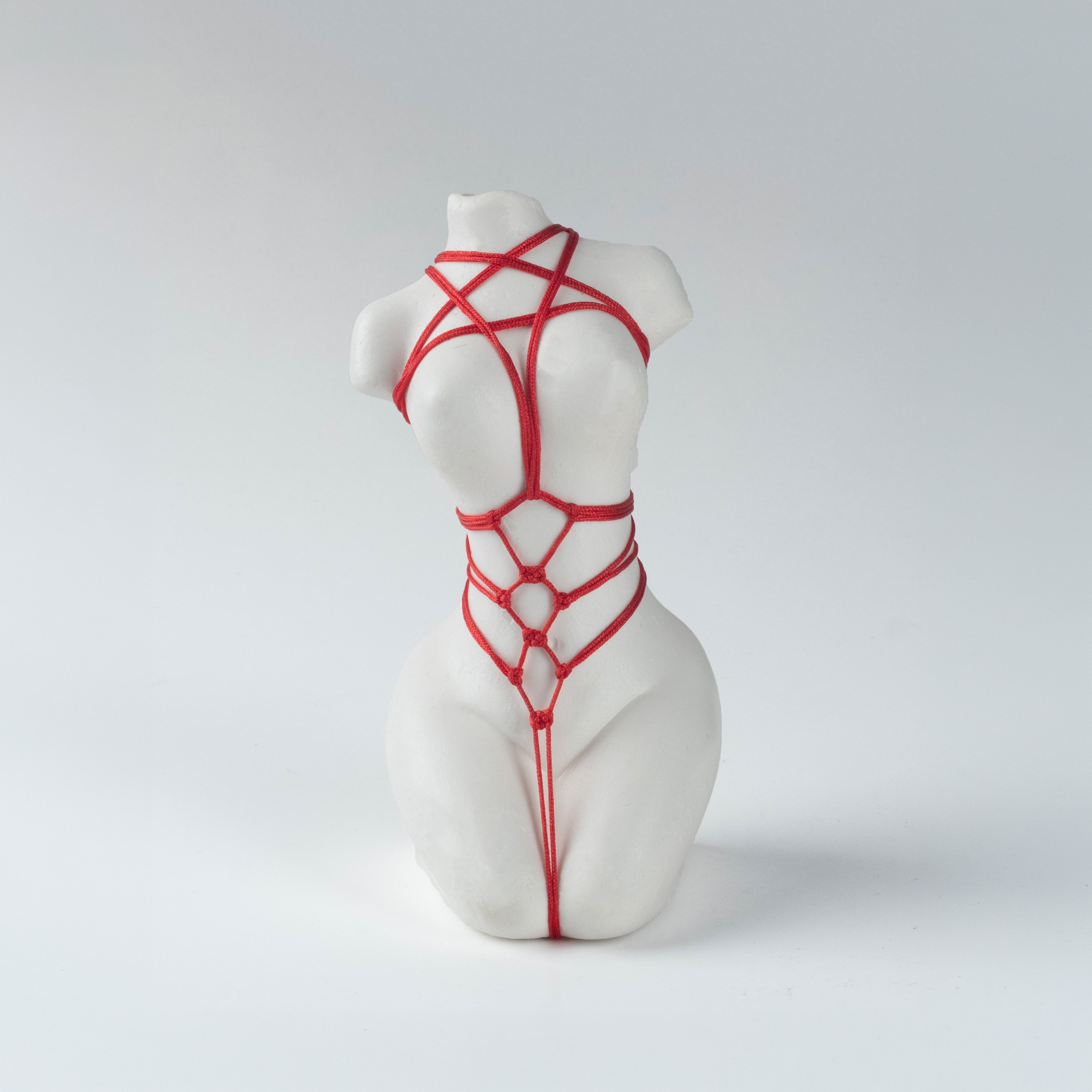KNEELING VENUS VASE