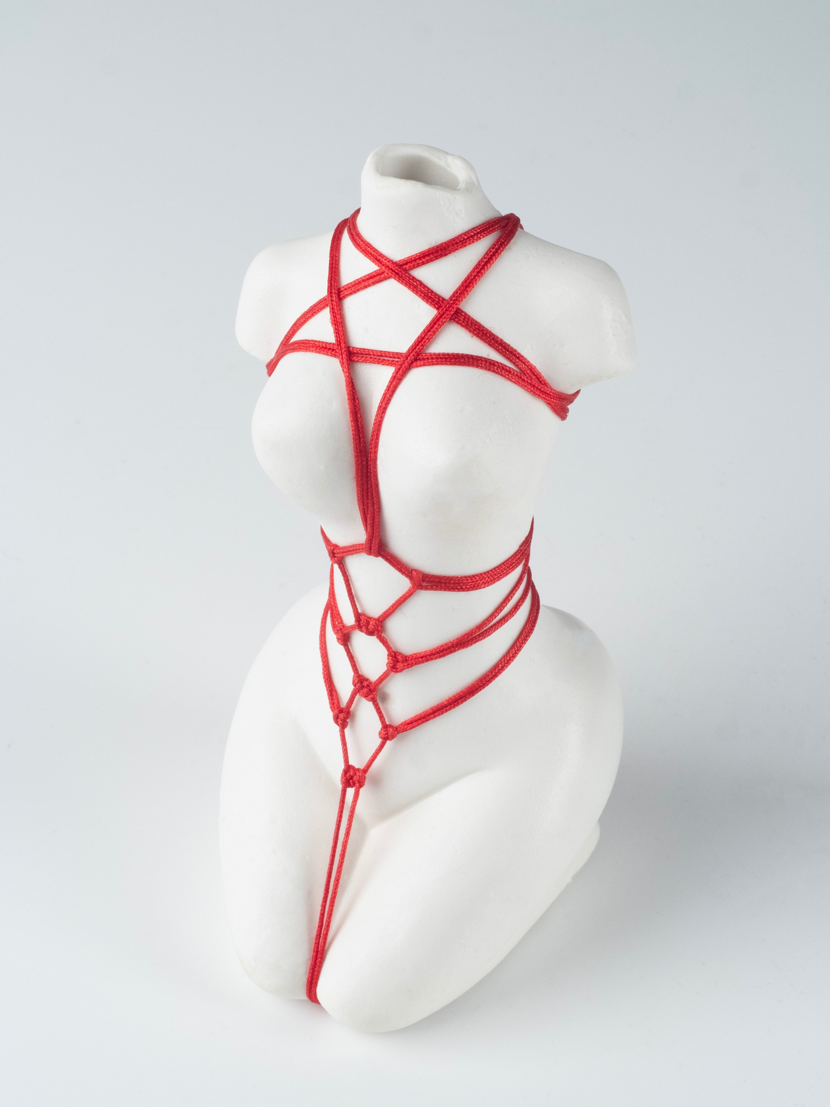 KNEELING VENUS VASE-3