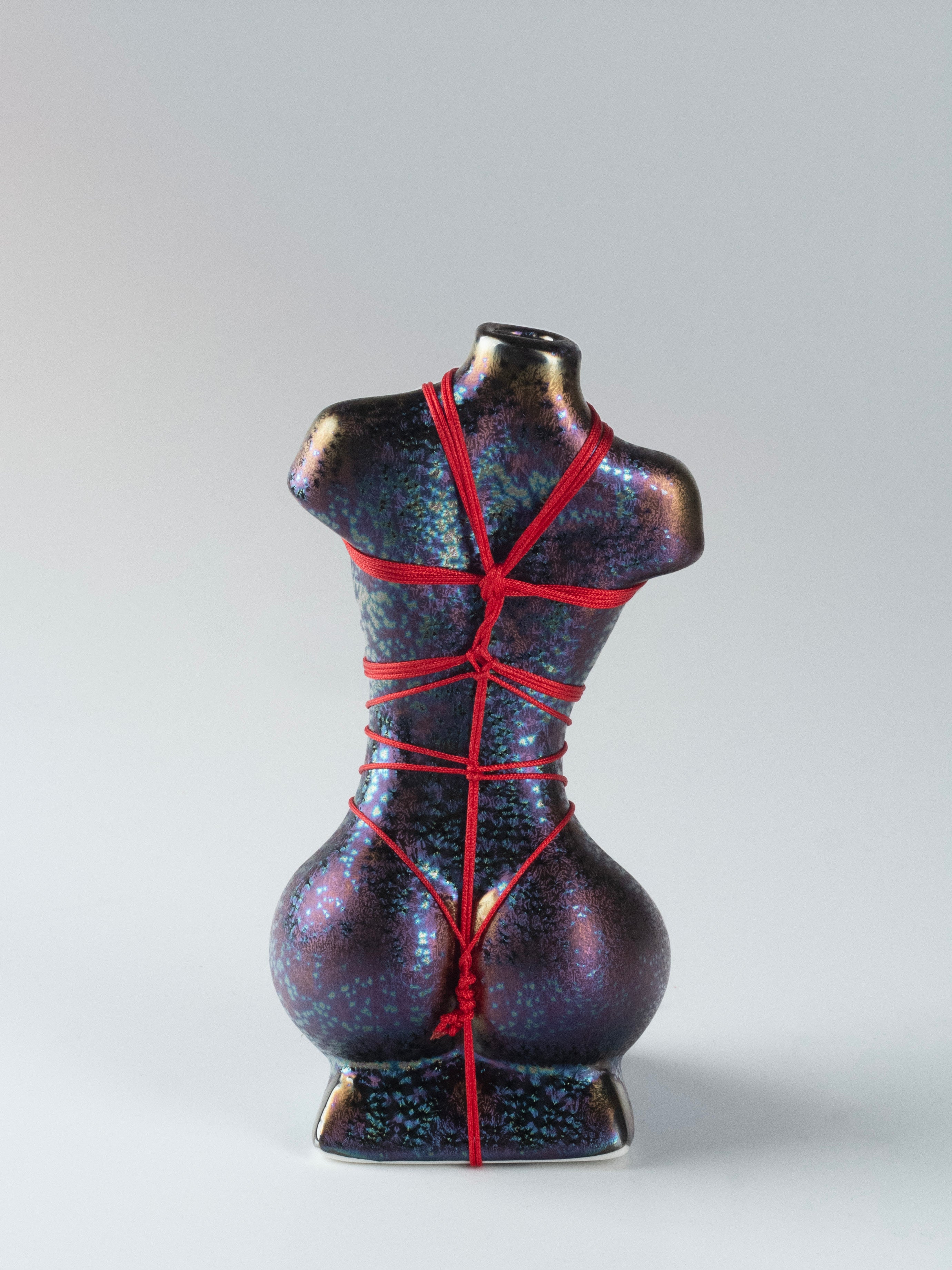 KNEELING VENUS VASE-7