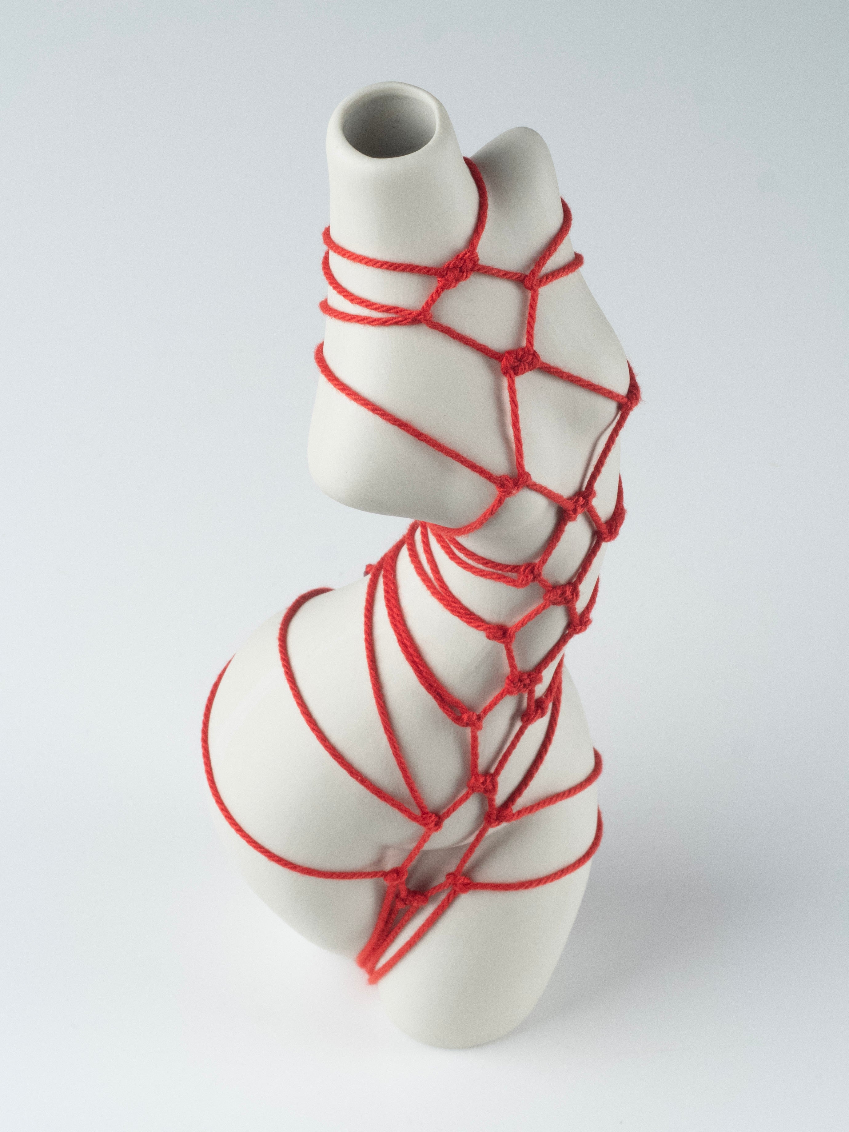 BOUND VENUS VASE-3