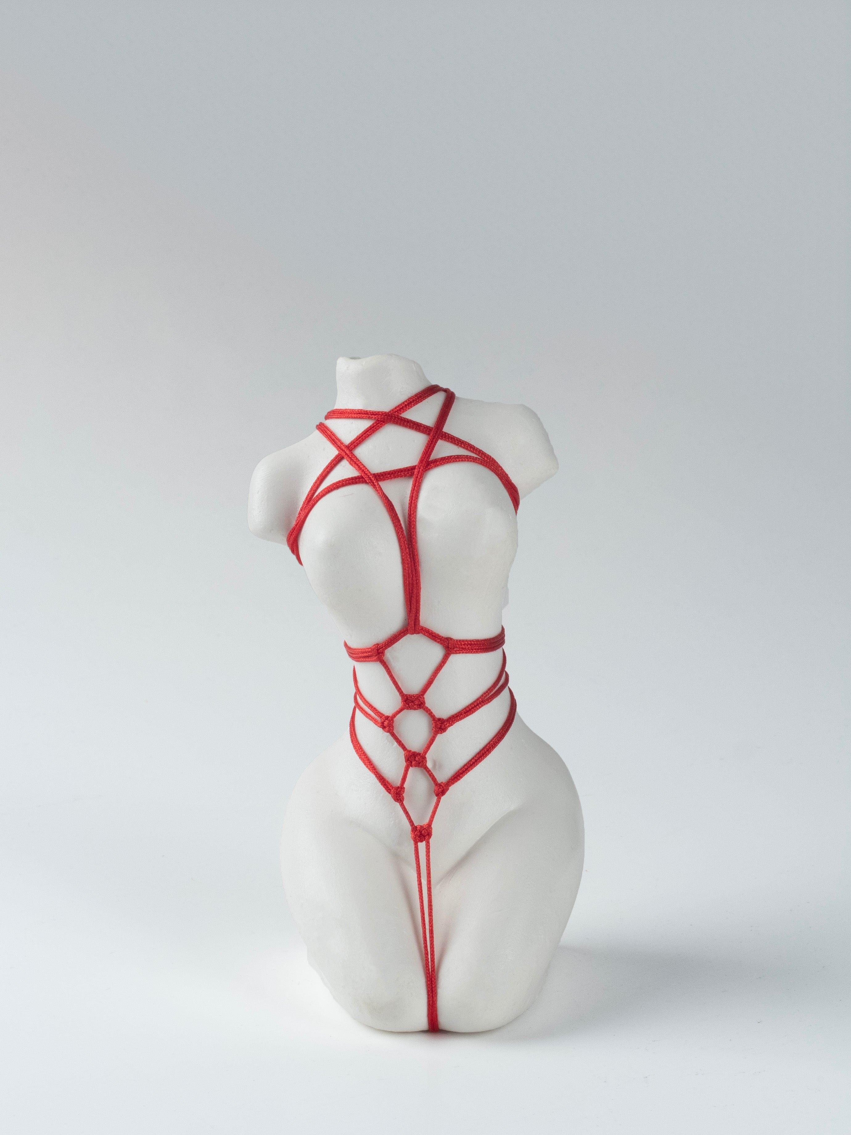 KNEELING VENUS VASE-4