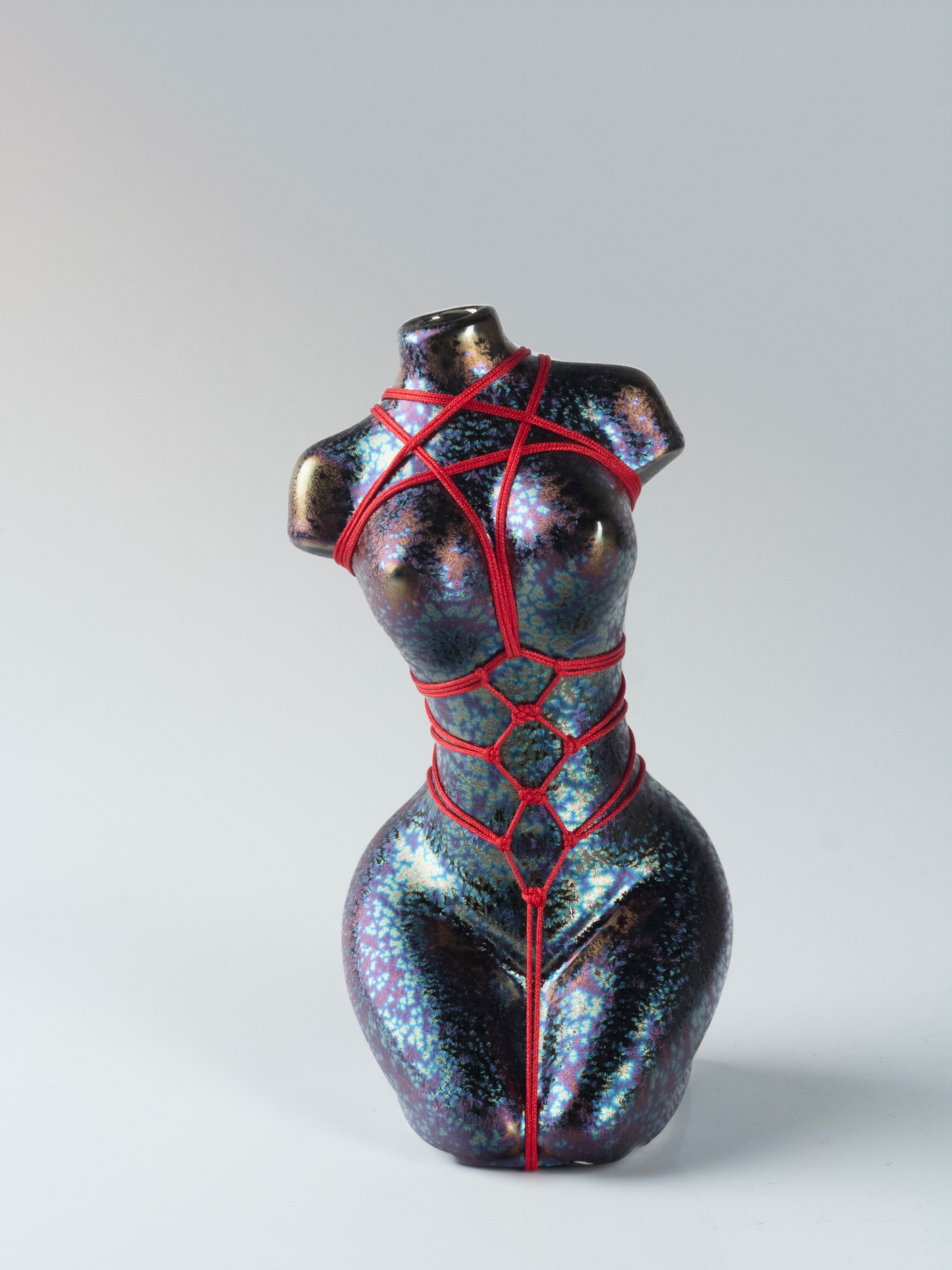 KNEELING VENUS VASE-6